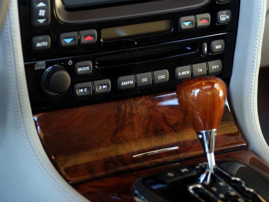 Jaguar XJ8 L 2005 года  (фото 23 из 63)